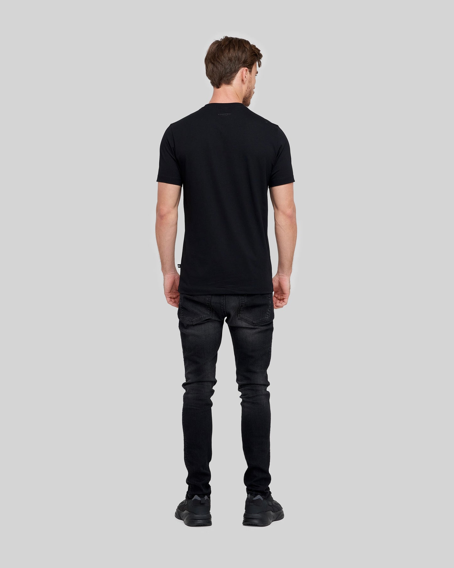 HELUM BLACK T-SHIRT