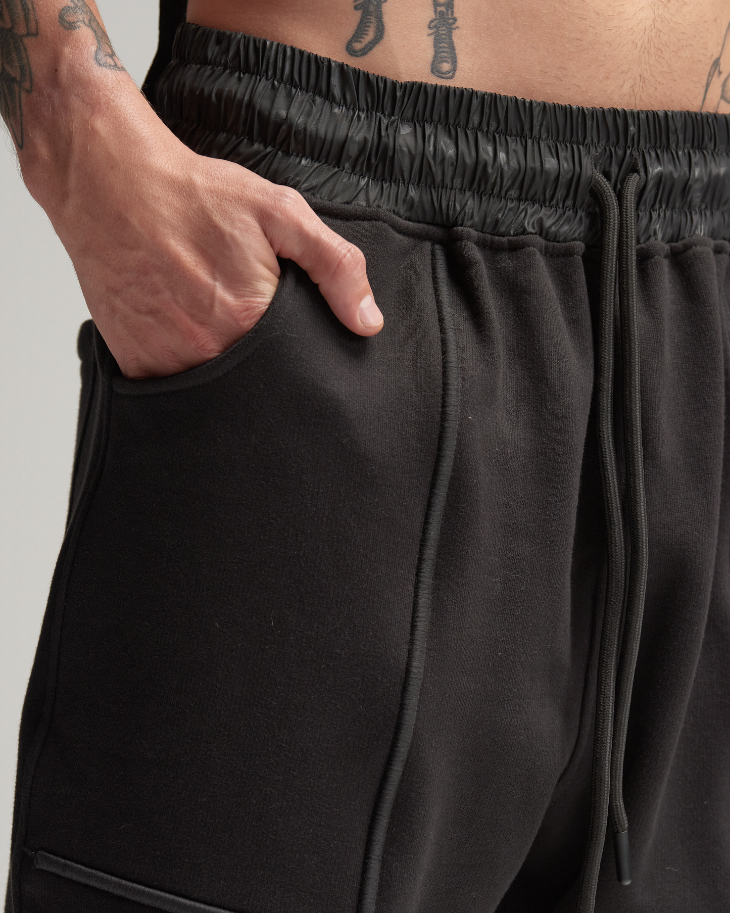 DELUXE SWEATPANTS