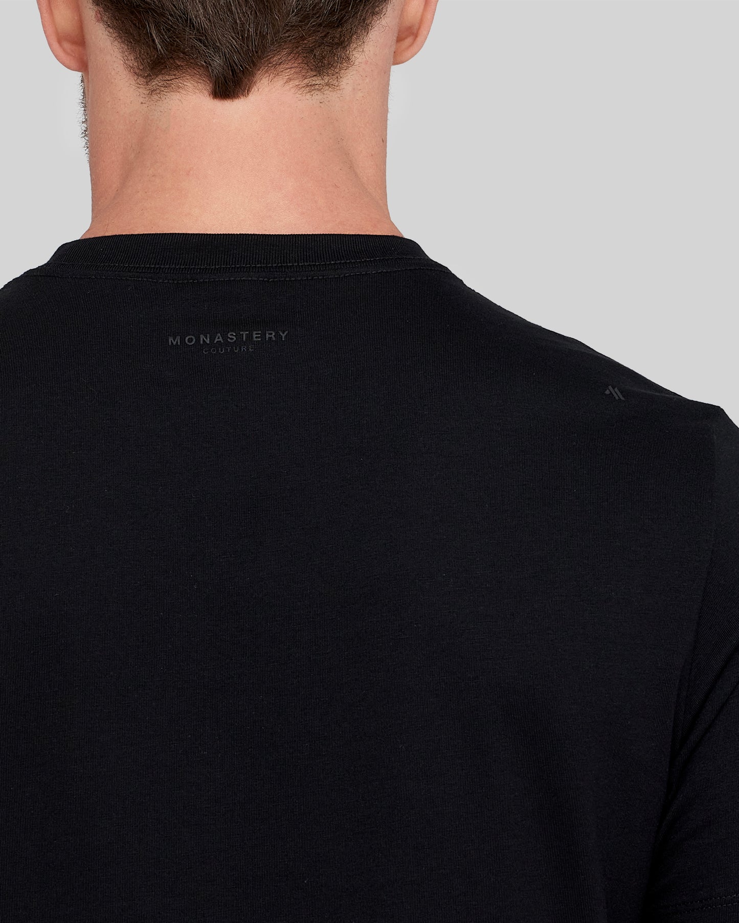 HELUM BLACK T-SHIRT
