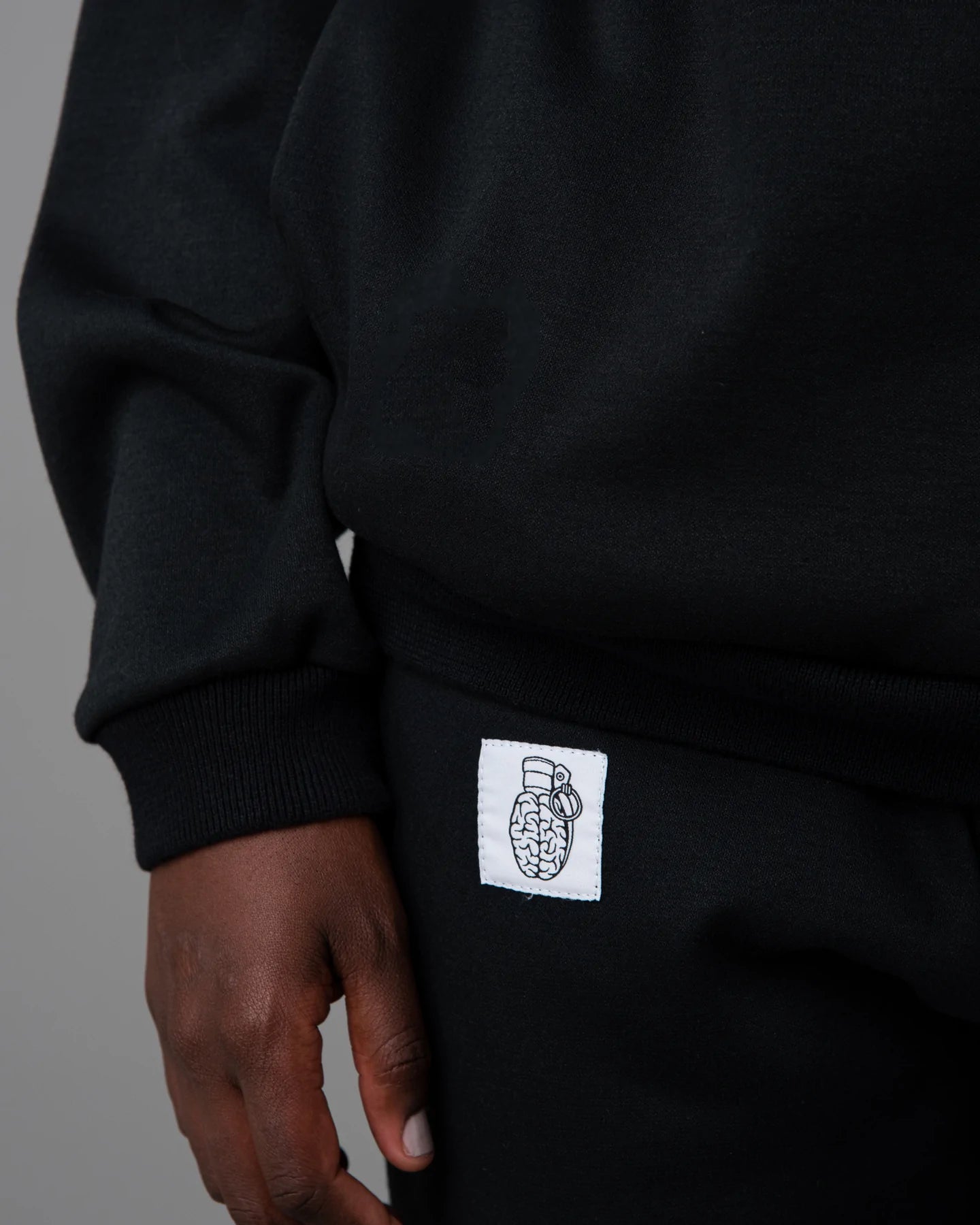 HOODIE BLACK-WHITE