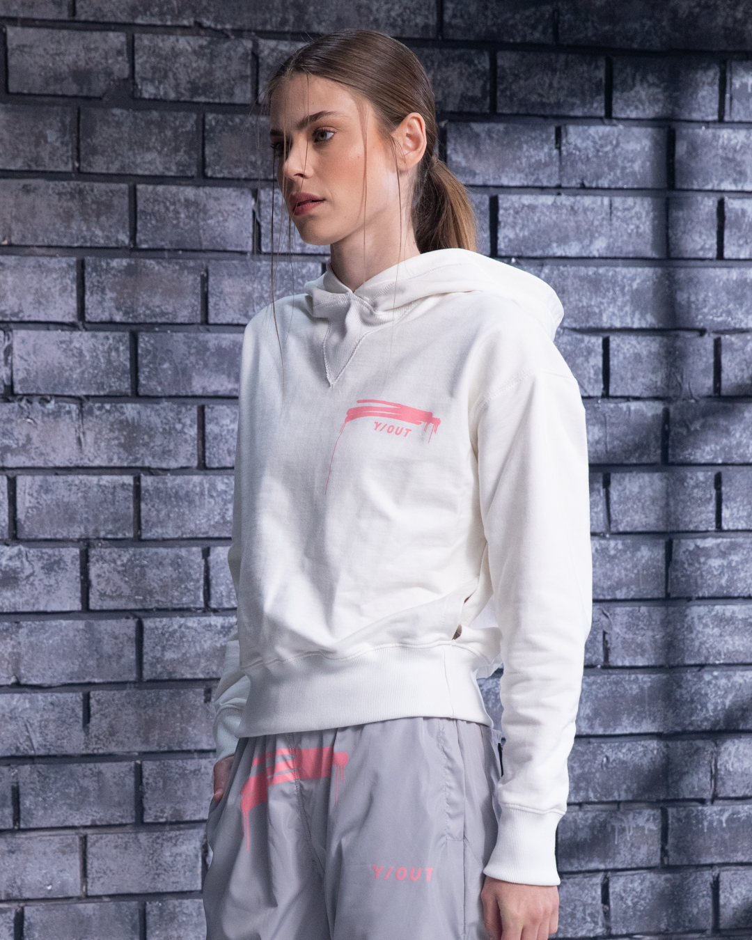 HOODIE STRIKE OUT