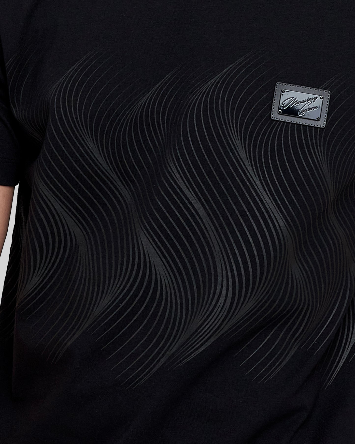 HELUM BLACK T-SHIRT