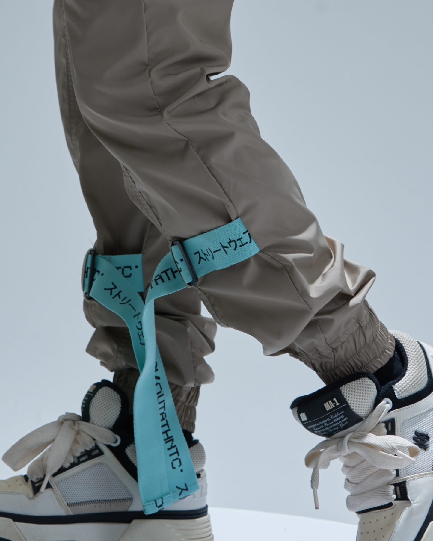JOGGER HOLD ON