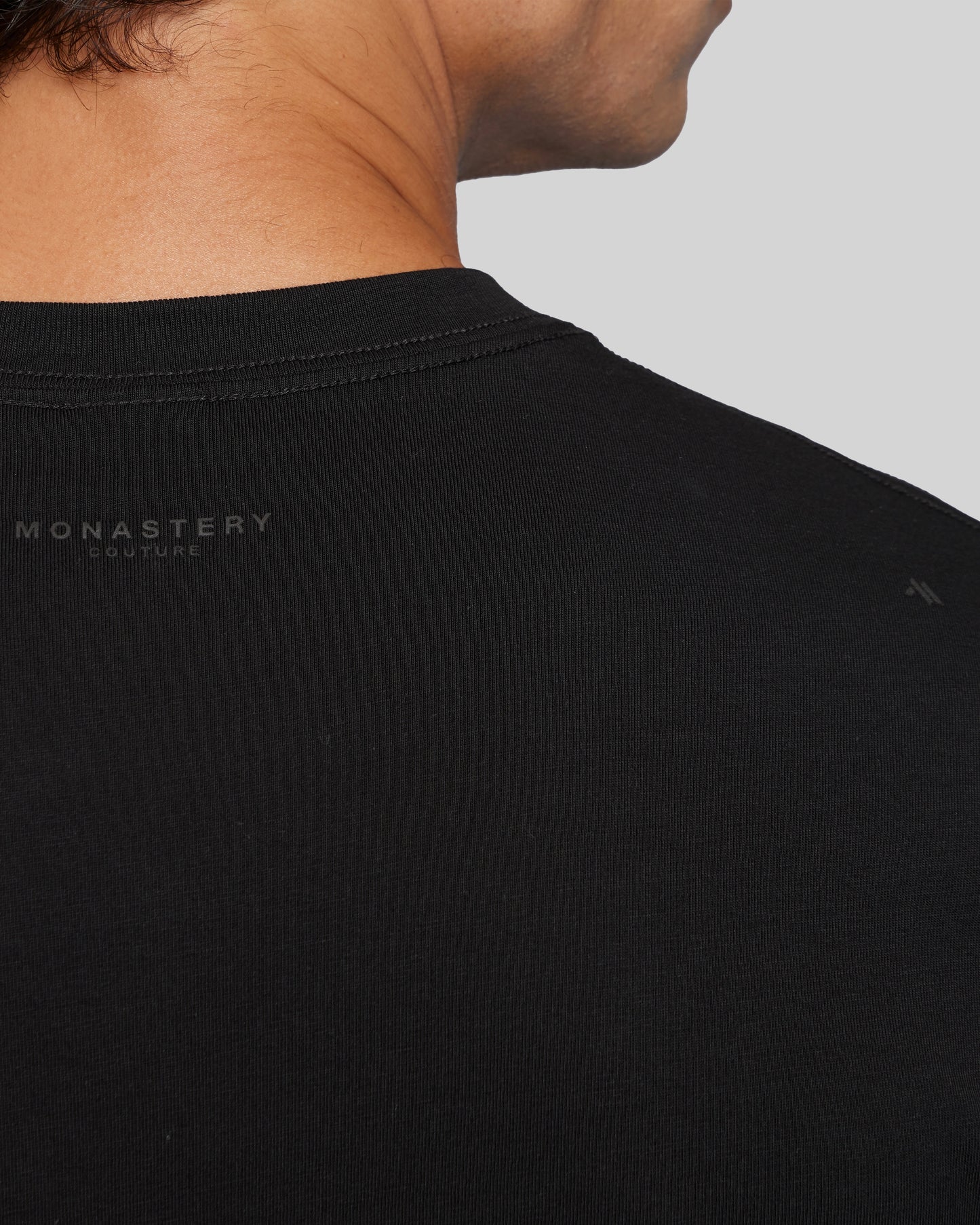 SATRO BLACK T-SHIRT